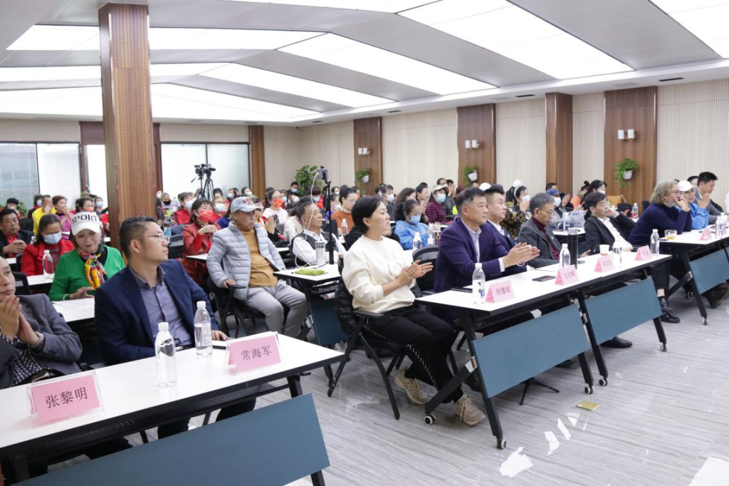 “《你好大妈》·百消丹全民健康行”战略合作签约仪式郑州举行