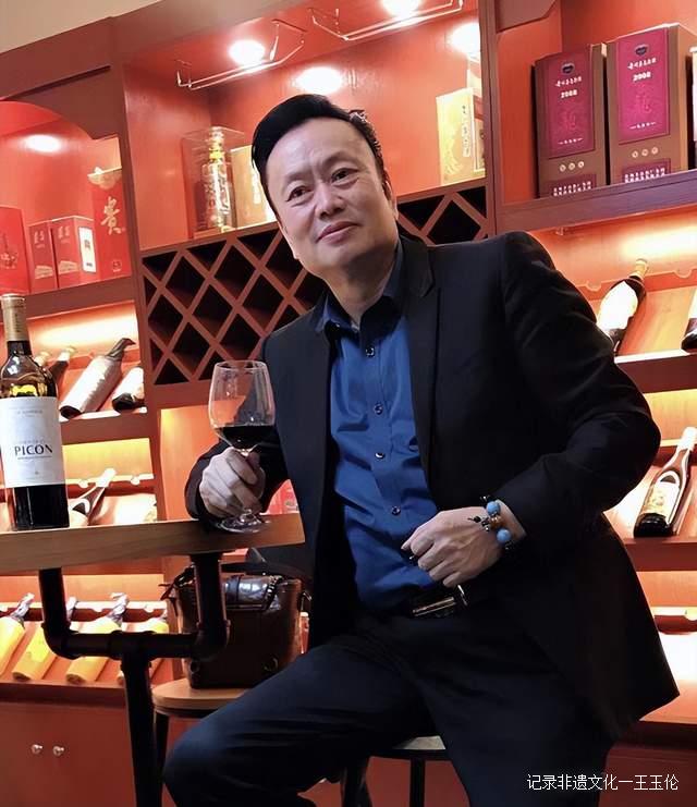 42.9万落槌!画家王建新作品《尘埃烟云》多轮激烈竞逐
