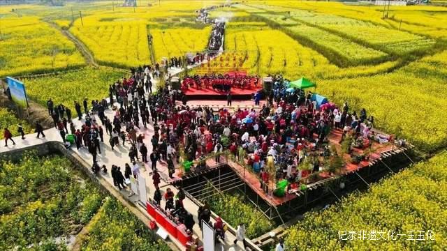 贵州都匀:墨冲镇举办首届油菜花节暨系列文化活动迎来游客高峰