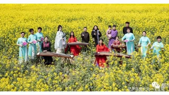 贵州都匀:墨冲镇举办首届油菜花节暨系列文化活动迎来游客高峰