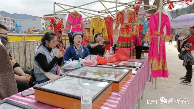 贵州都匀:墨冲镇举办首届油菜花节暨系列文化活动迎来游客高峰
