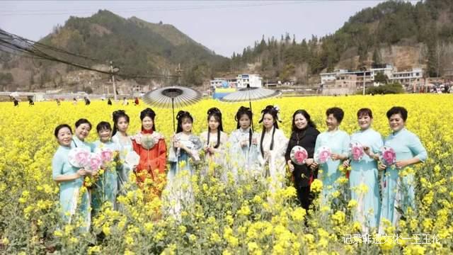 贵州都匀:墨冲镇举办首届油菜花节暨系列文化活动迎来游客高峰