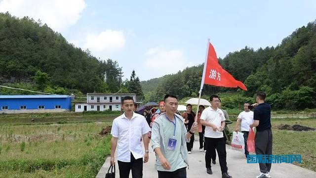“笙歌飞苗寨,欢庆四月八”——苗族青年交友联谊活动在花溪举行