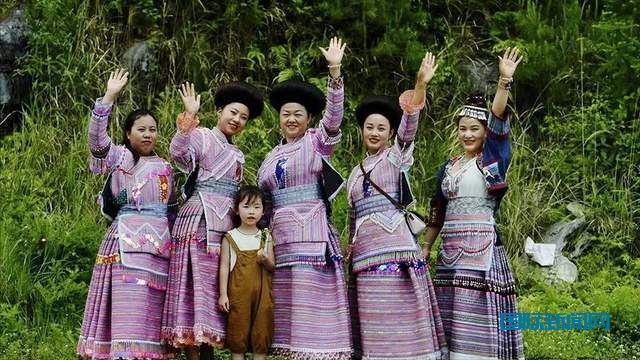 “笙歌飞苗寨,欢庆四月八”——苗族青年交友联谊活动在花溪举行